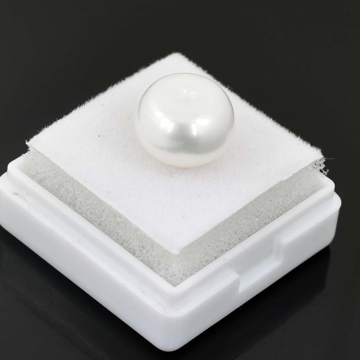 5.75 Ct Indian White Pearl Gemstone - Cabochon